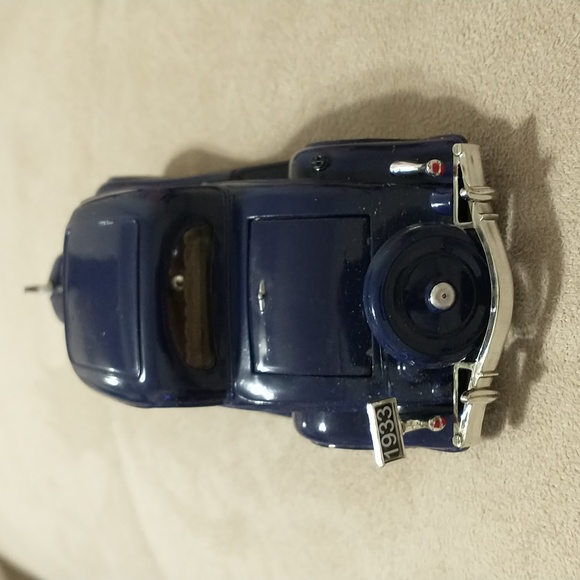 1933 Two Passenger Five Window Coupe Die Cast Car - Picture 4 of 5